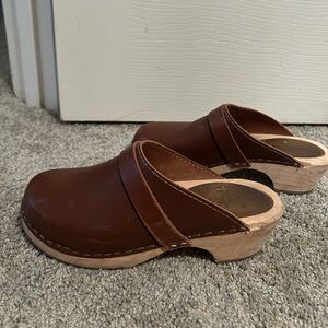 Lotta from Stockholm - Classic Brown Clogs for Women